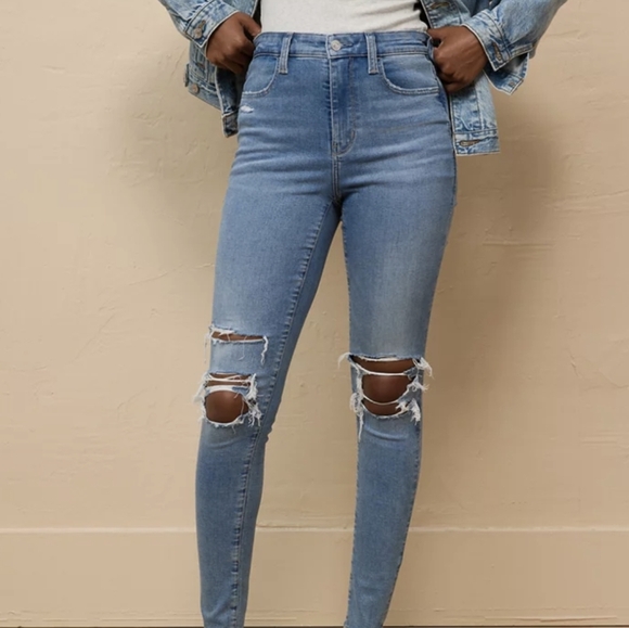 AEO Light/Medium Wash Distressed Hi-Rise Jegging - Picture 1 of 6